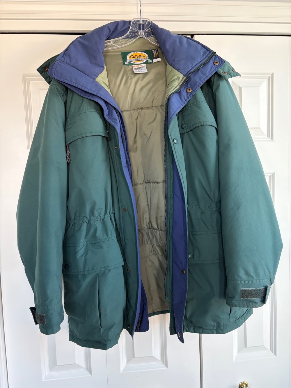 Cabela’s Men's Green Parka with BlueTrim. All Weather Gore-Tex, never worn. L